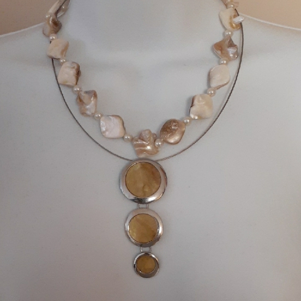 Chic Cream and Silver Pendant Necklace set